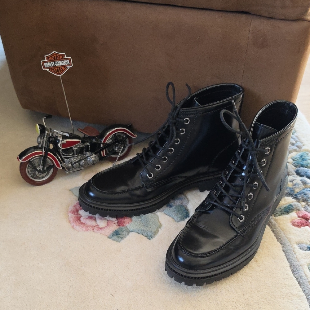 Express Glossy Black Men's Lace-Up Boots
